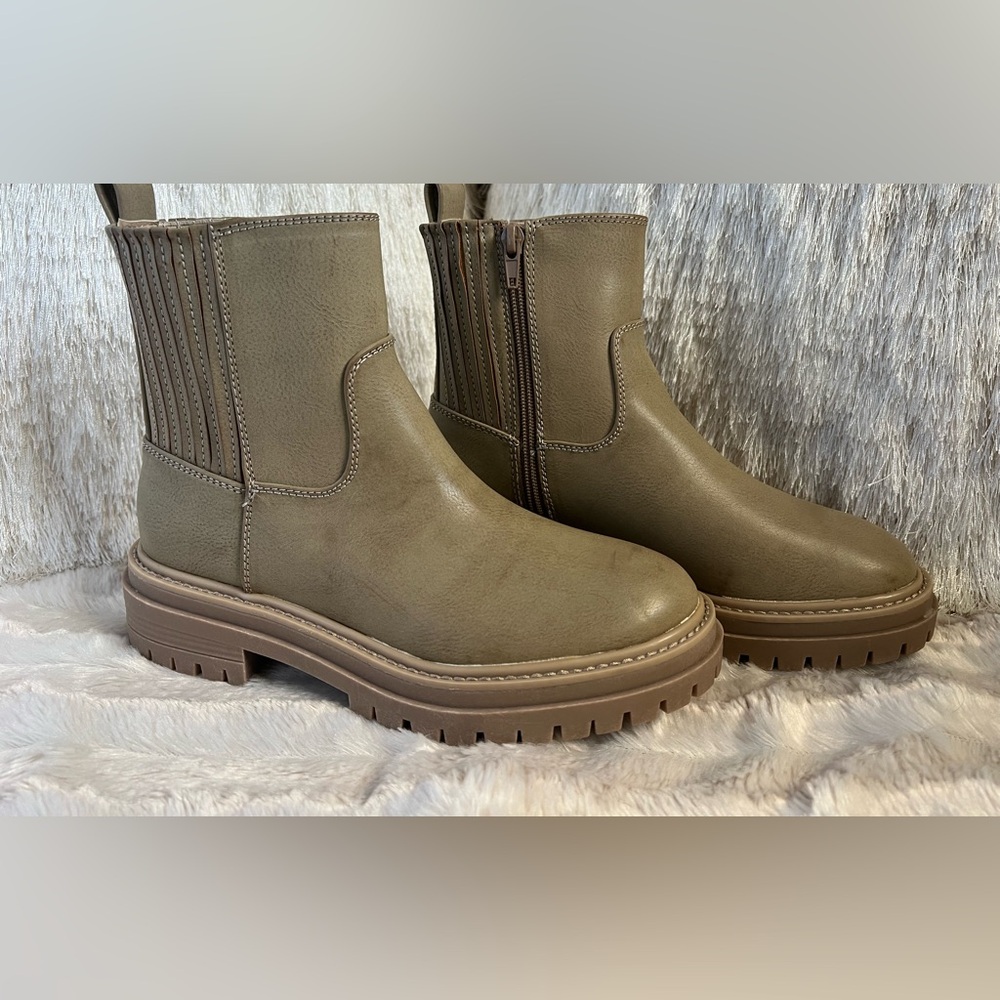 NWOT TIME and TRU Memory Foam Tan Waterproof Boots